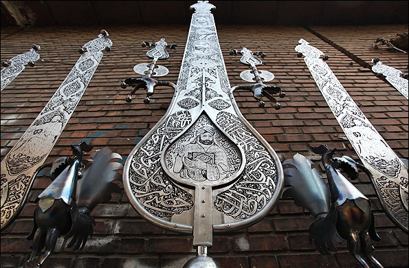درخت سرو کهنسال در طبیعت ایران