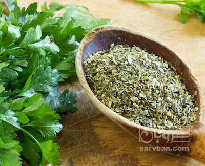 فروش  جعفری خشک  (گیاه‌ دارویی)