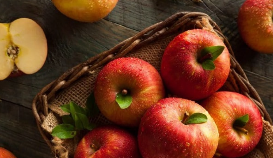 فروش سیب درختی قرمز