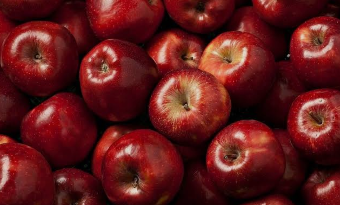فروش سیب قرمز تابستانی