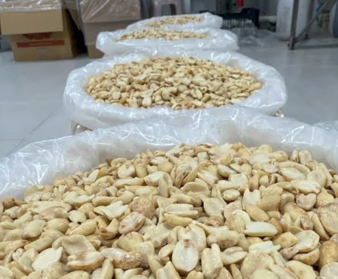 فروش بادام زمینی