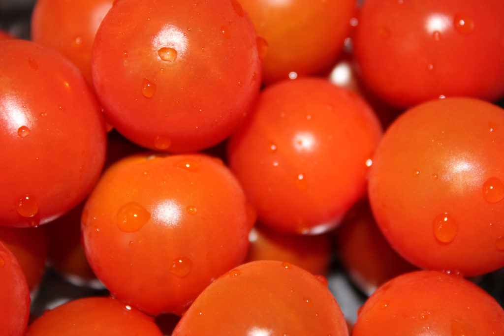 گوجه فرنگی برای انواع موی سر و نحوه مصرف و خواص آن