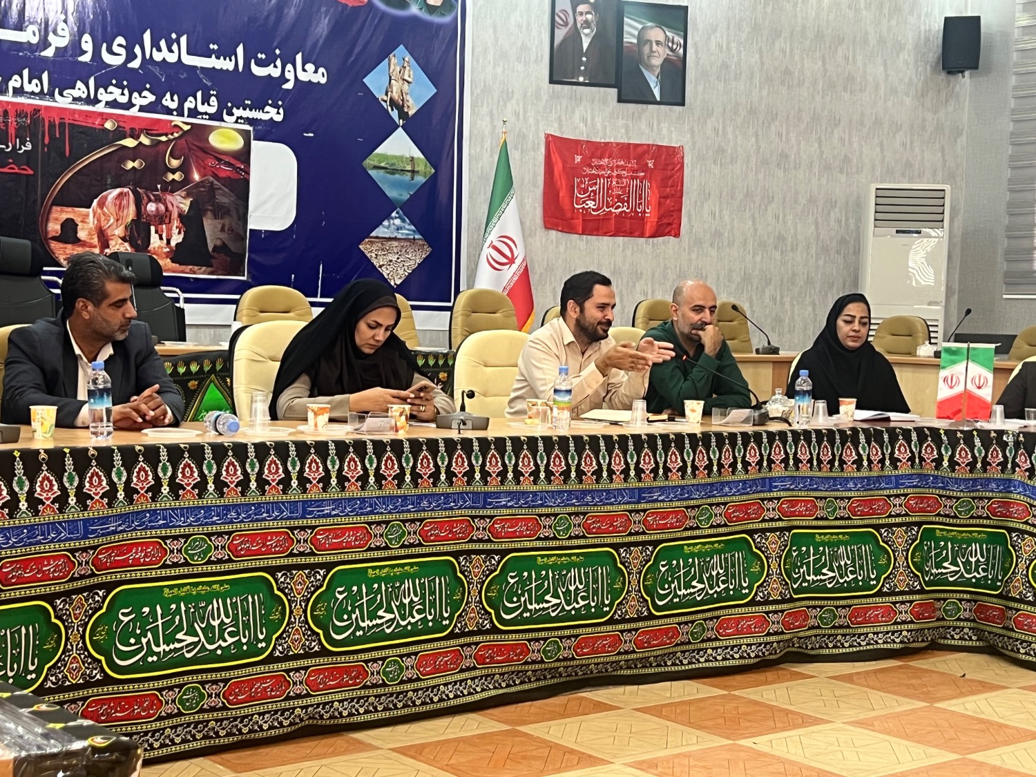 شست مشترک تیم سروبان و مدیران بنیاد برکت با مسئولین محلی در فرمانداری زابل برای بررسی ظرفیت های سروبان در حوزه فروش محصولات کشاورزی